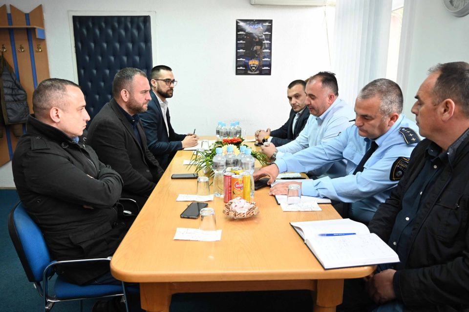 Министерот Тошковски во посета на ОВР Кичево и полициските одделенија Зајас и Осломеј