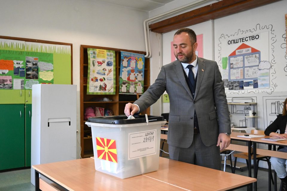 Тошковски за стартот на изборниот ден: Безбедносната состојба стабилна, МВР постапува согласно надлежностите