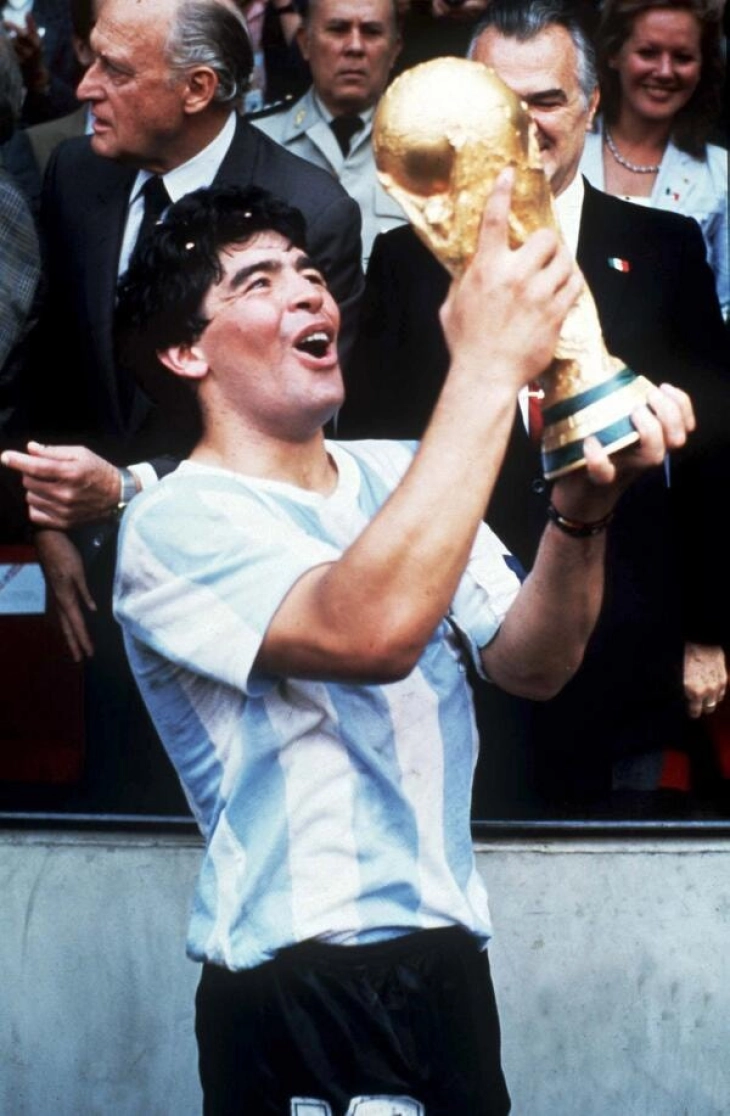 Златната топка на Марадона од 1986 ќе се продава на аукција во Франција