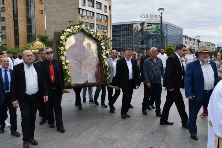 Во Струмица се одржа свечена литија со иконата на Пресвета Богородица Брзопослушничка