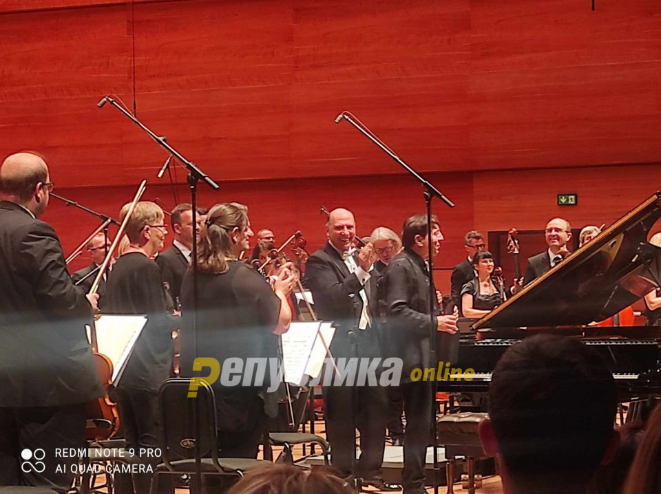 Спектакуларно затворање на сезоната на Македонска филхармонија: Светската пијанистичка ѕвезда Фазил Сај два пати се враќаше на бис