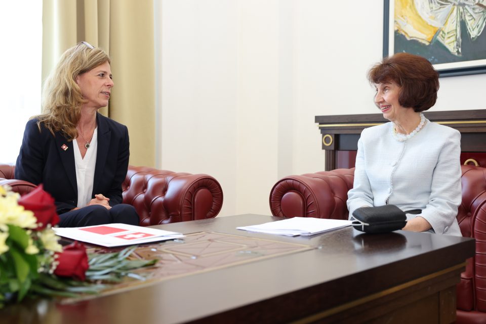 Средба на претседателката Сиљановска Давкова со амбасадорката на Швајцарија, Вероник Халман Марти