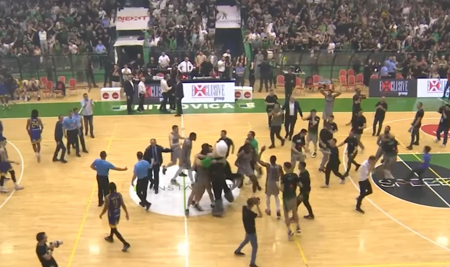ВИДЕО: Избодени две лица во кошаркарското куп финале на Косово