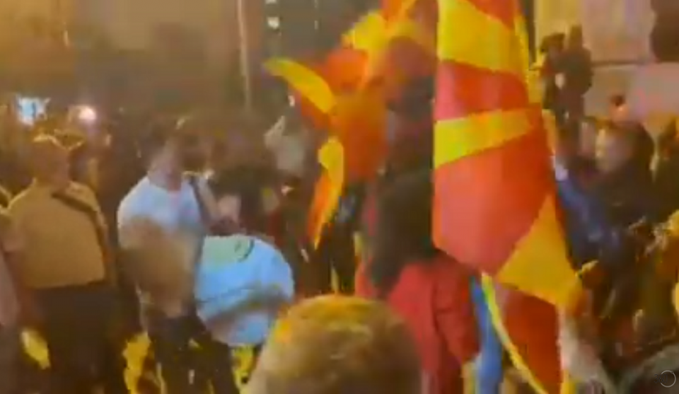 ВМРО-ДПМНЕ слави победа пред палатата „Христо Татарчев“