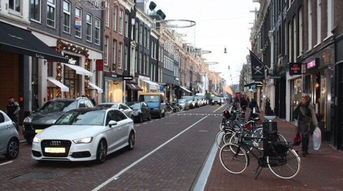 Станбена криза во Холандија зема замав: Паркинг простор во Амстердам достигна 495.000 евра