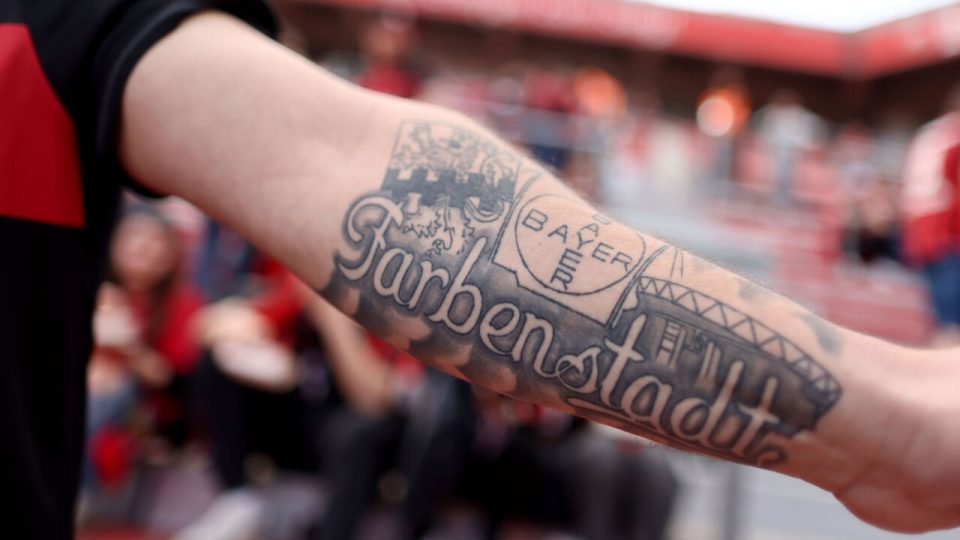 Баер со бесплатни тетоважи за навивачите