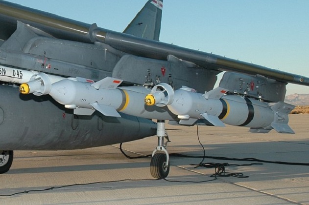 Проектил тежок 230 кг: Британија ќе ги испрати во Украина најновите авионски бомби „Пејввеј 4“