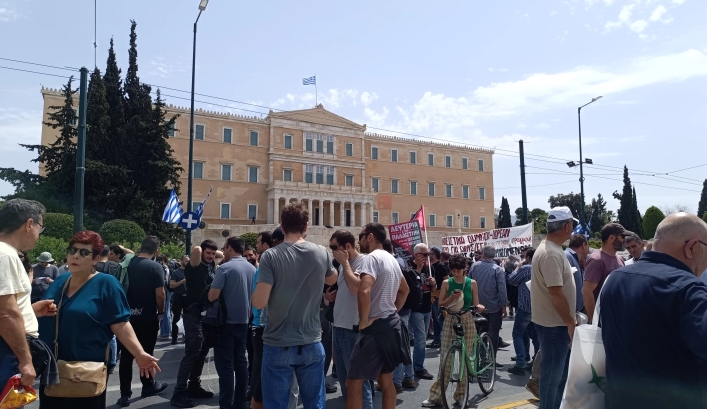 Атина ќе биде блокирана: Првомајски штрајк и протести во Грција