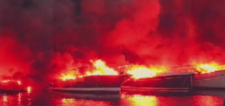 Над 30 јахти изгореа во пожар на хрватско пристаниште