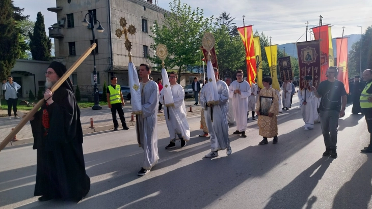 Литија со моштите на „Свети Георгиј Победоносец“ во Струга