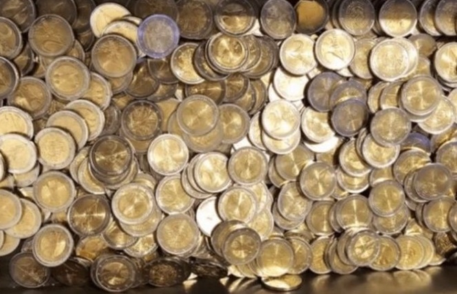 Кинески фалсификатори пуштиле во оптек над 500.000 фалсификувани монети низ Европа