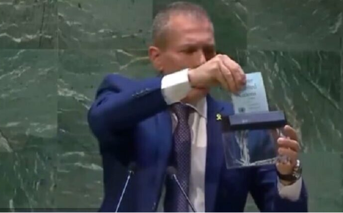 Инцидент во Генералното собрание на ОН: Израелскиот амбасадор на говорница ја уништи Повелбата на ОН