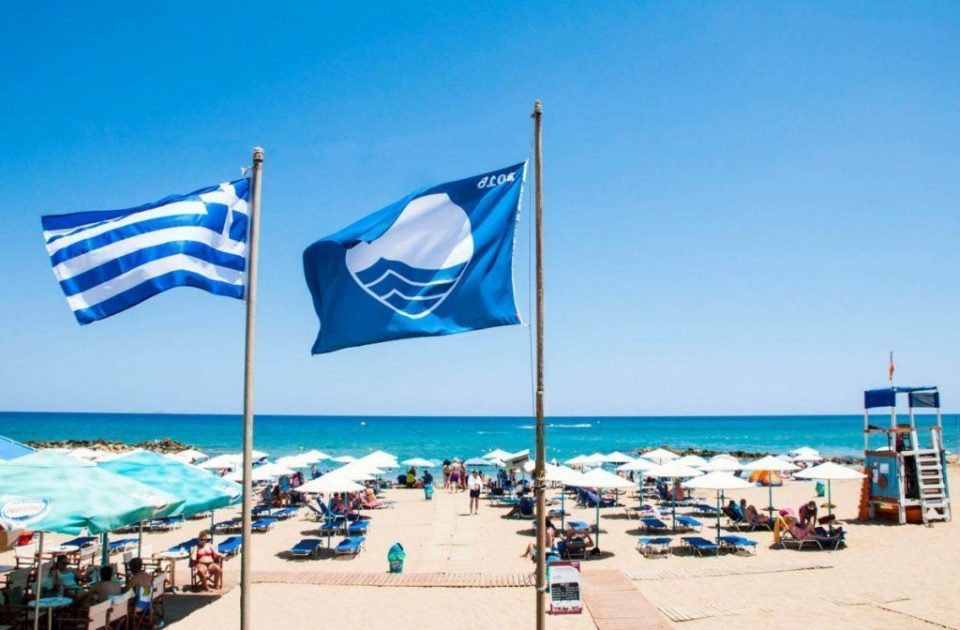 104 од нив се на краците: Грција втора во светот по број на плажи со „сино знаме“