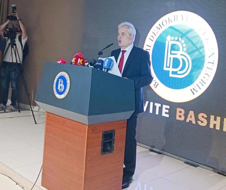 Ахмети: Не може секој да добие мандат за да одлучува кој ќе ги претставува Албанците во новата влада