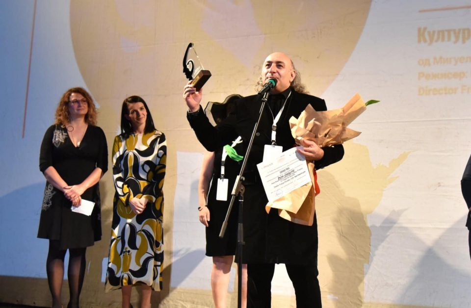 Гран при за Арам Хованисјан од Ерменија за претставата „Дон Кихот“ на 25. издание на Фестивалот на монодрама во Битола