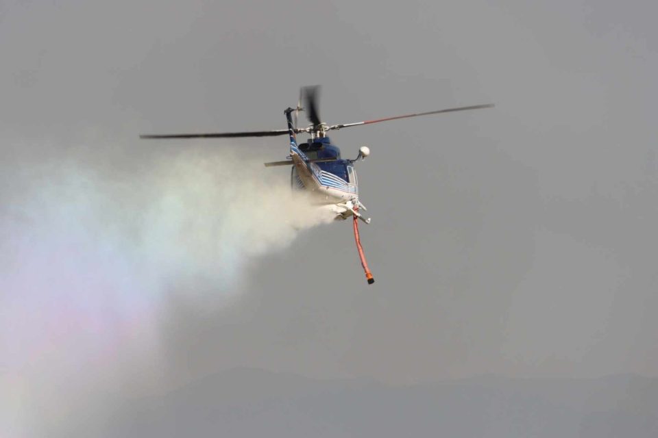 Два хеликоптера на МВР вклучени во гасењето на пожарот кај Василево