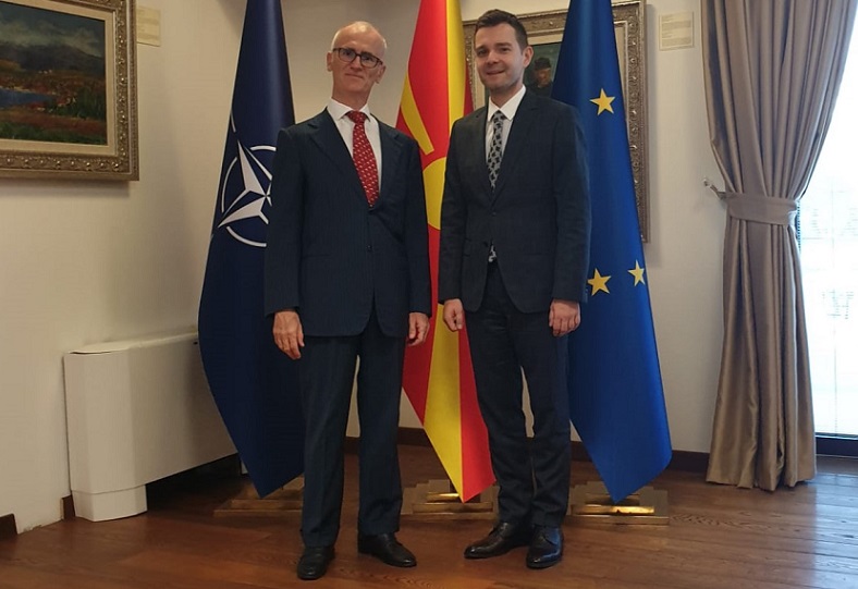 Шефот на дипломатијата на средба со италијанскиот амбасадор во Македонија