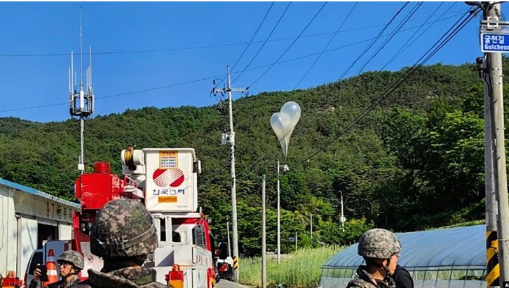 Пјонгјанг испрати уште 600 балони со отпад преку границата во Јужна Кореја