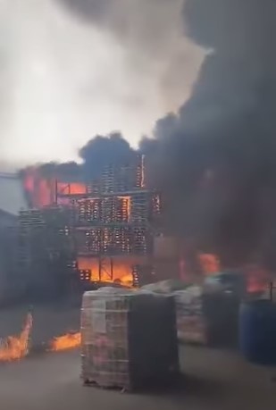 Експлозија во фабрика за бои и лакови во Србија