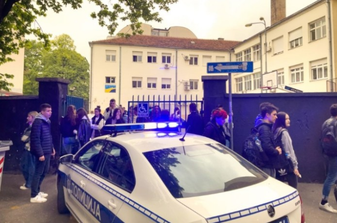 Крвнички напад во училиште во Белград: Насилна мајка ја претепала професорката по биологија