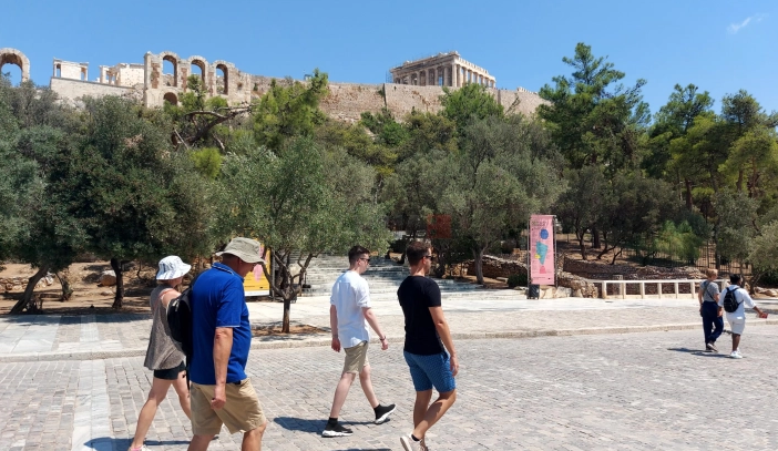Топлотниот бран ги затвори училиштата и градинките во Грција, како и Акропол во Атина