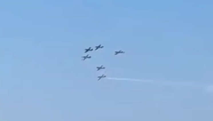 Снимен моментот на судир на два авиони