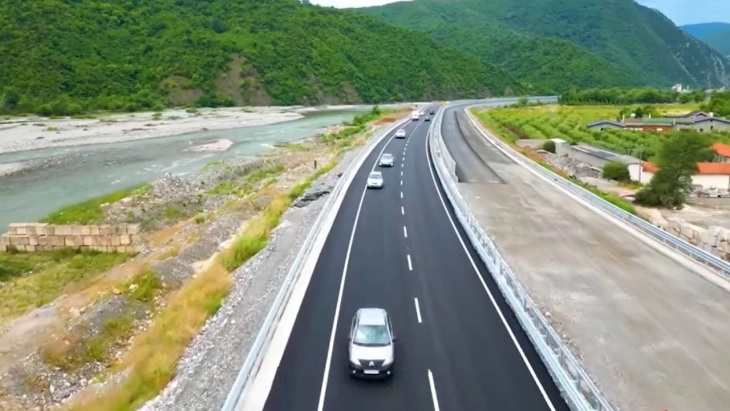 Пуштен дел од автопатот од Елбасан до македонската граница