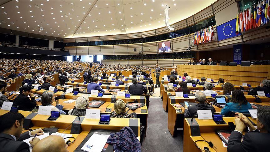 И тие лапаат патни трошоци и дневници: Колку заработуваат европратениците
