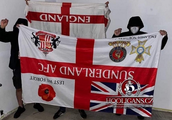 Српските навивачи се пофалија со заробени знамиња од англиските фанови во Германија