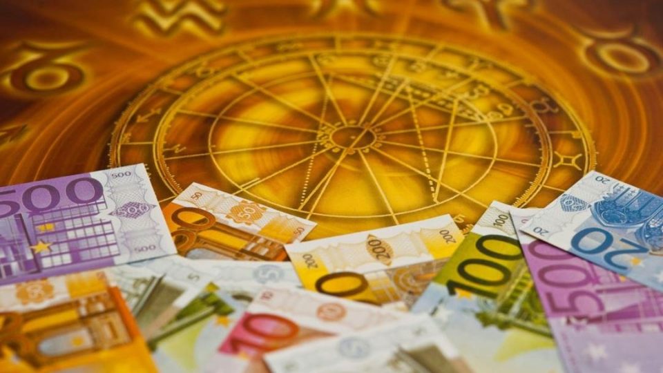Кој да уплати ливче, кој да се пази од загуби – што предвидуваат астролозите за финансиите во јули