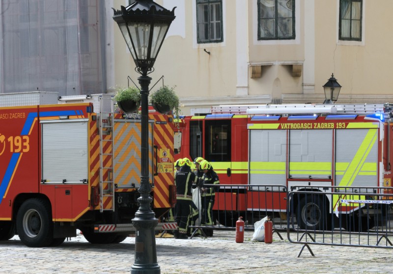 Маж се полеа со бензин и се самозапали пред зградата на хрватската влада