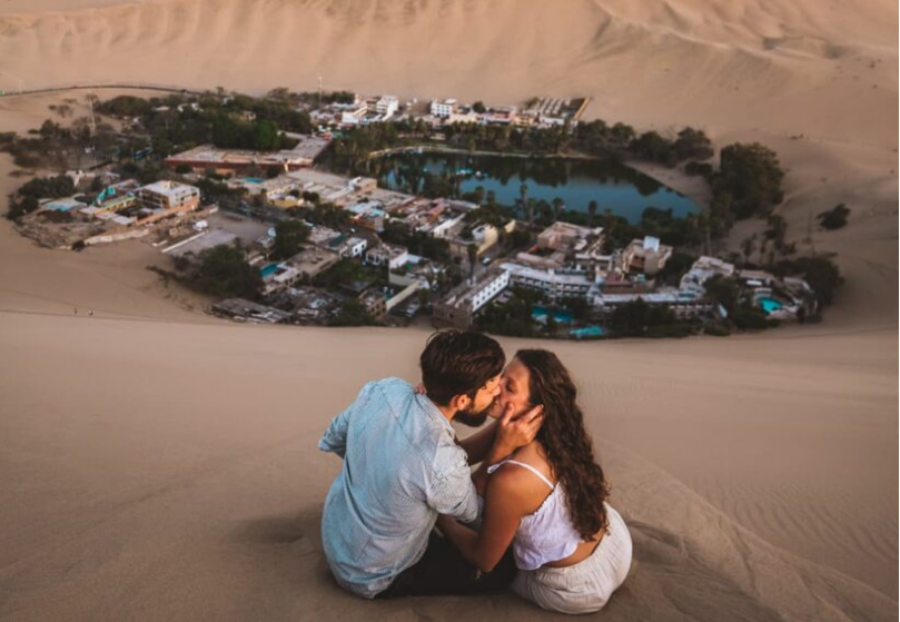 Опкружена со песочни дини и палми: Романтичната лагуна Хукачина во Перу е идеално место да се исклучите од рутината
