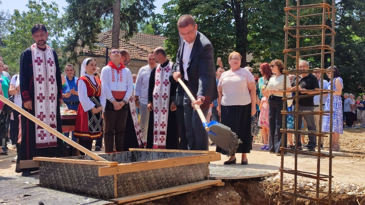 Мицкоски на камен-темелник на нова градинка во општина Бутел