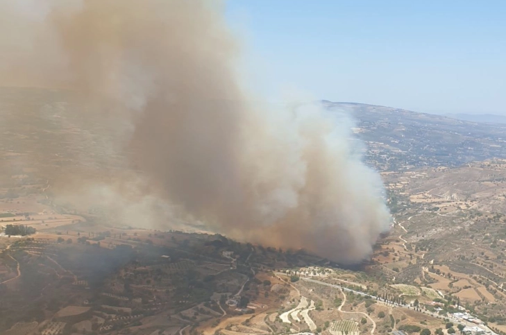 Голем пожар на Кипар, евакуирани населени места