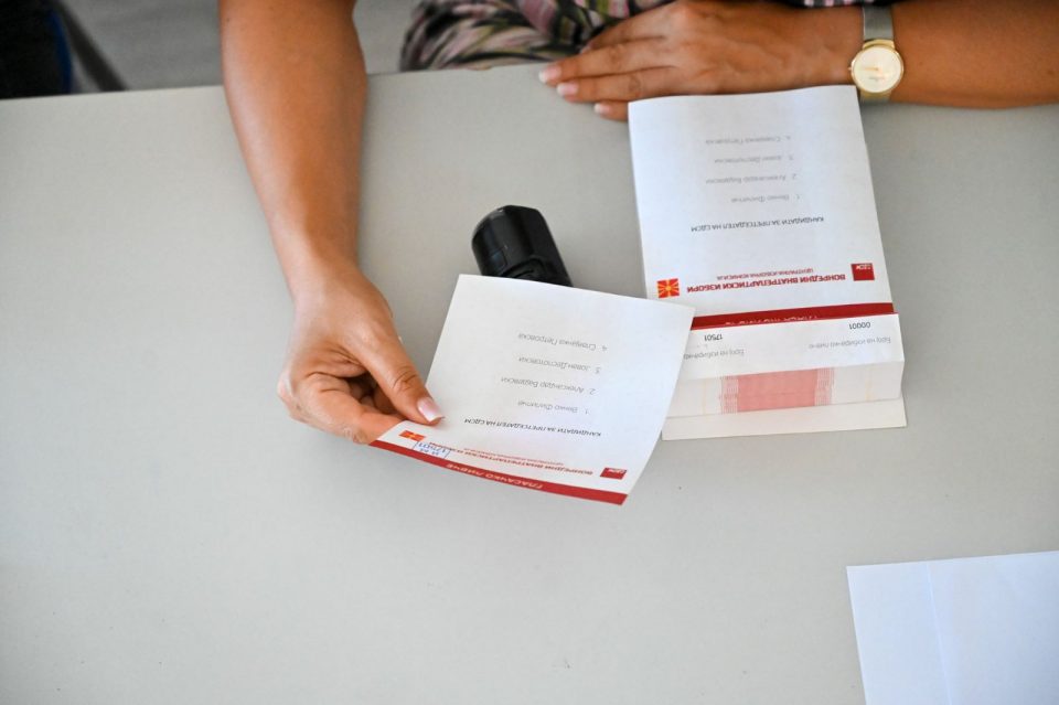 Гласањето на внатрепартиските избори во СДСМ се одвива непречено – излезноста до 14 часот е над 28%