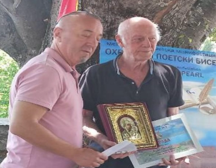 Виктор Шеќеровски е добитник на наградата за животно дело на Охридски поетски бисер-Охрид