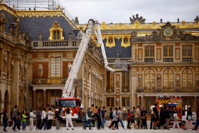 Пожар избувна во палатата Версај