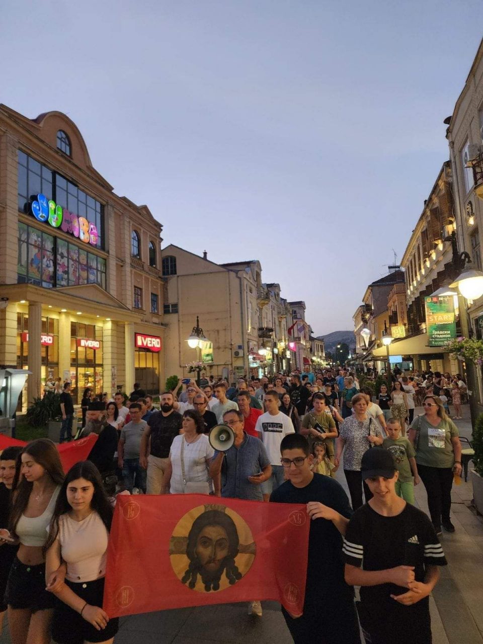 Со знамиња со Исус во Битола се маршираше за домот и семејството на „Вистинската парада на гордоста“