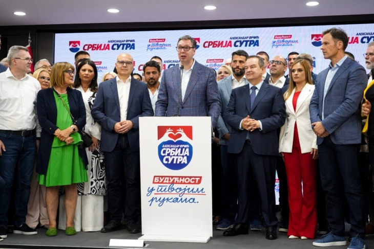 Убедливо: Српскиот претседател Александар Вучиќ прогласи победа на СНС на локалните избори