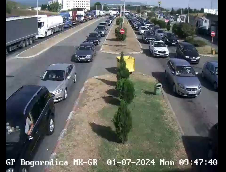 Денеска полабаво од вчера: Засега се чека по 30 минути на македонските граници