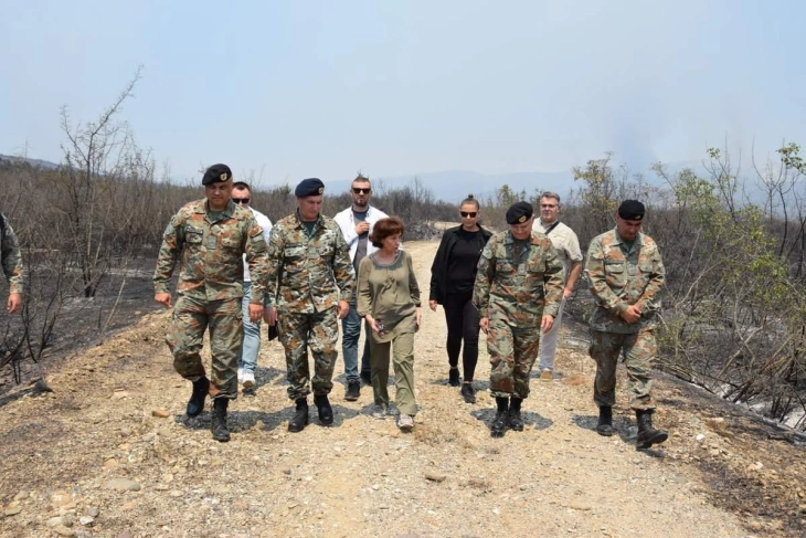 Сиљановска Давкова: Припадниците на АРМ остануваат на терен во борба со пожарите