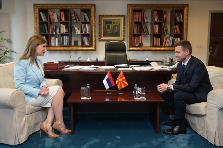 Македонија и Србија одржуваат и негуваат одлични билатерални односи, се согласија Муцунски и Јовановиќ