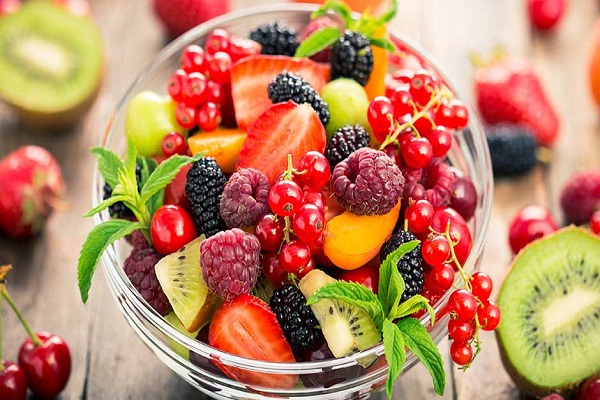 Четири видови овошје кои помагаат во борбата против вишокот килограми