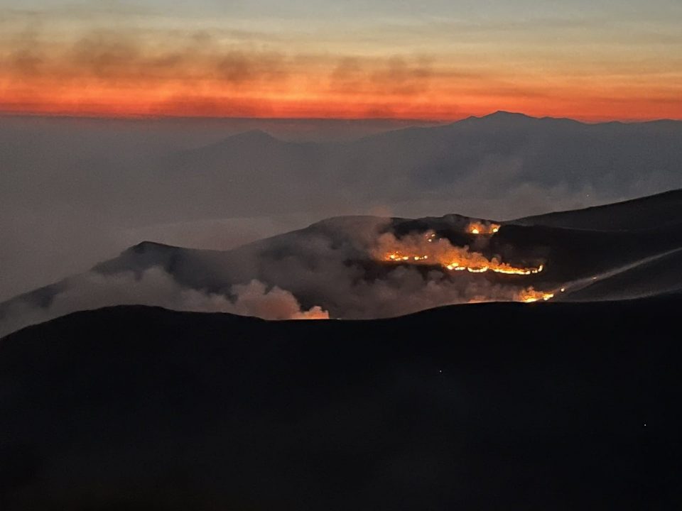 Во три недели 667 пожари низ Македонија – денес дождот го изгаси оној на Галичица, ама сега бувна на Плачковица