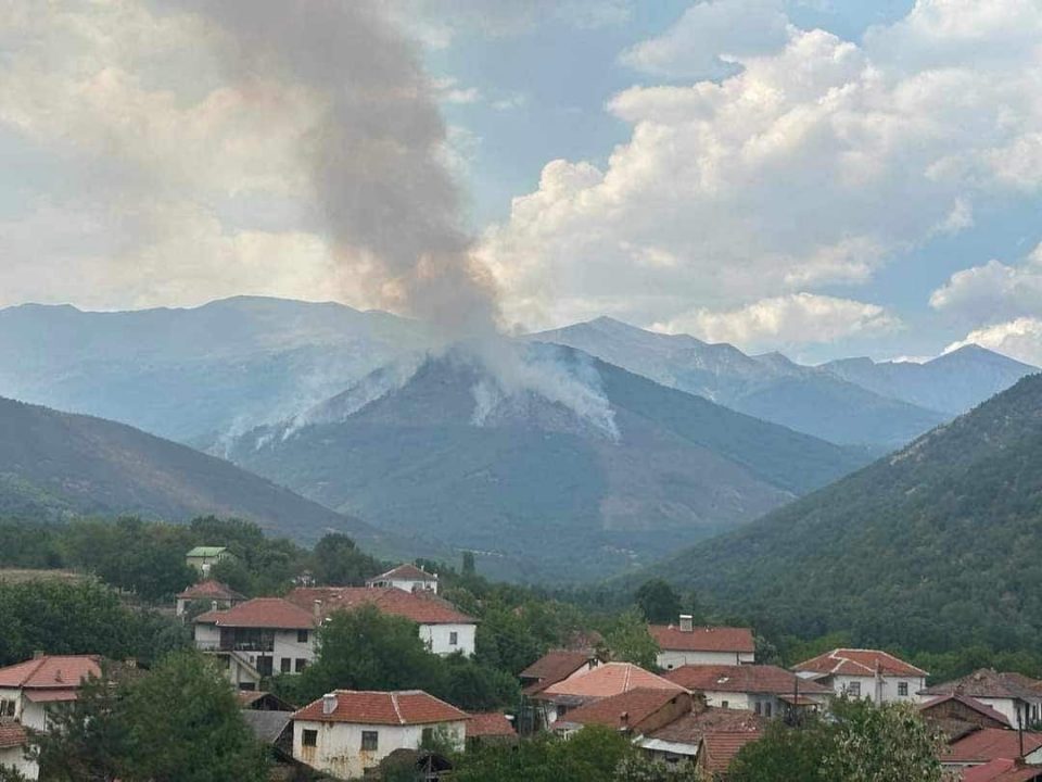 Македонија во пламен: Ноќеска имаше 42 активни пожари