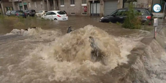 Големо невреме во Италија, се излеаја реки, се урна мост