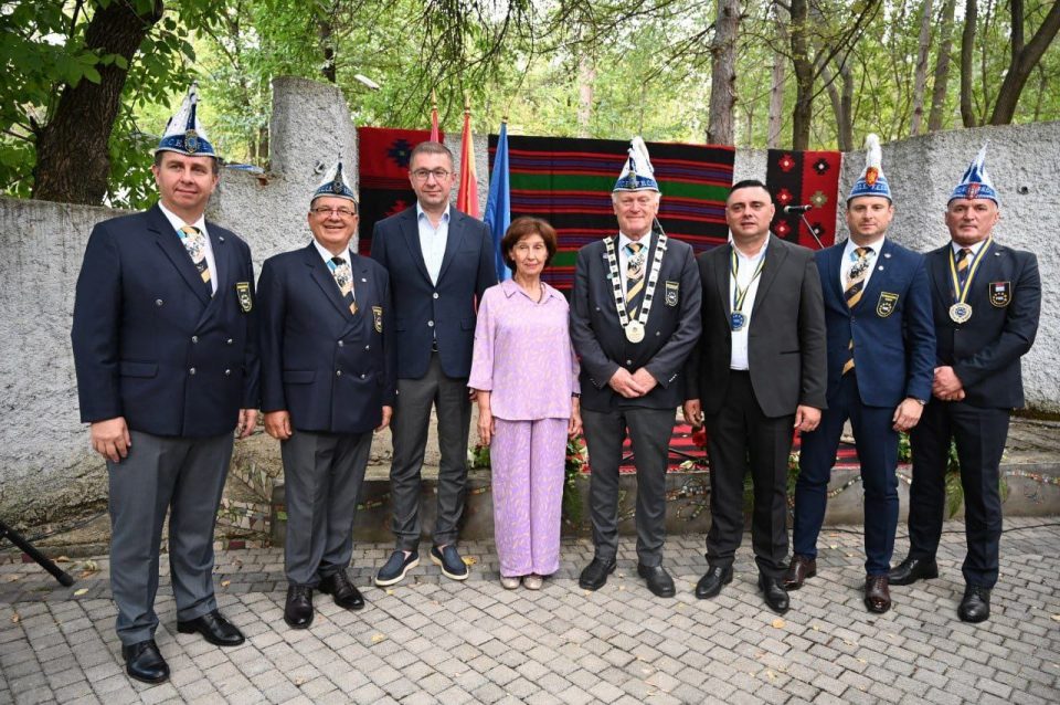 Мицкоски од Кавадарци: Лозјата кои ги негуваат со љубов и труд, сега ги откриваат своите богатства