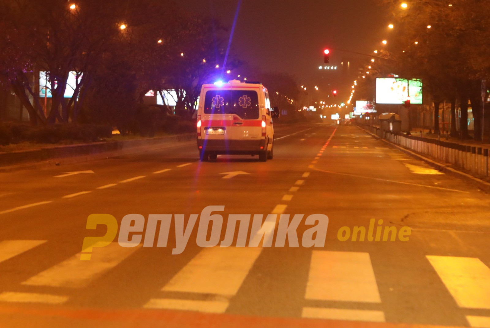 Девојка паднала од ѕид висок два метри, итно пренесена на скопски клиники