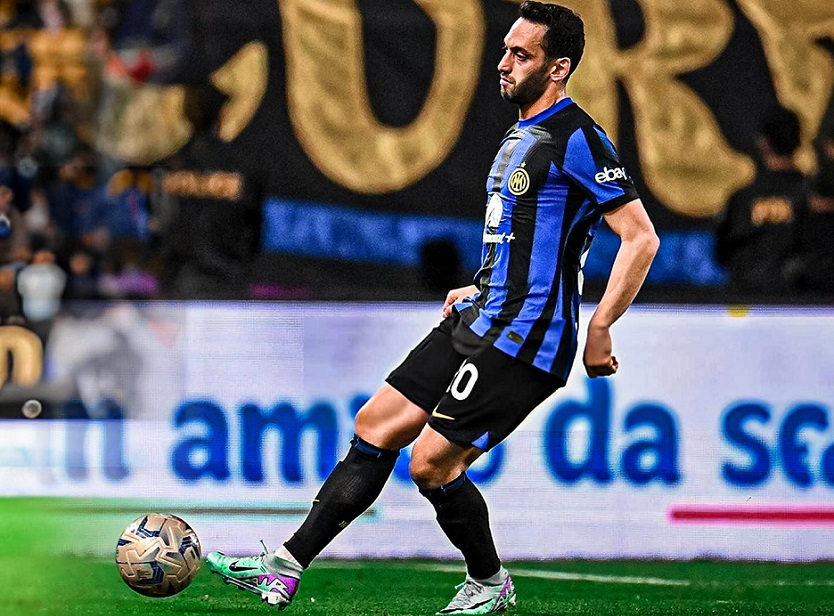 Facebook Hakan Calhanoglu