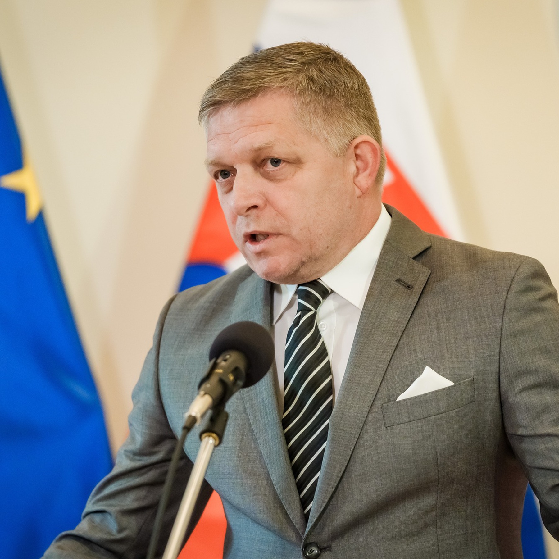 Фицо ги исмеа барањата на Украина за дополнителни пари по добиените 90 милијарди евра